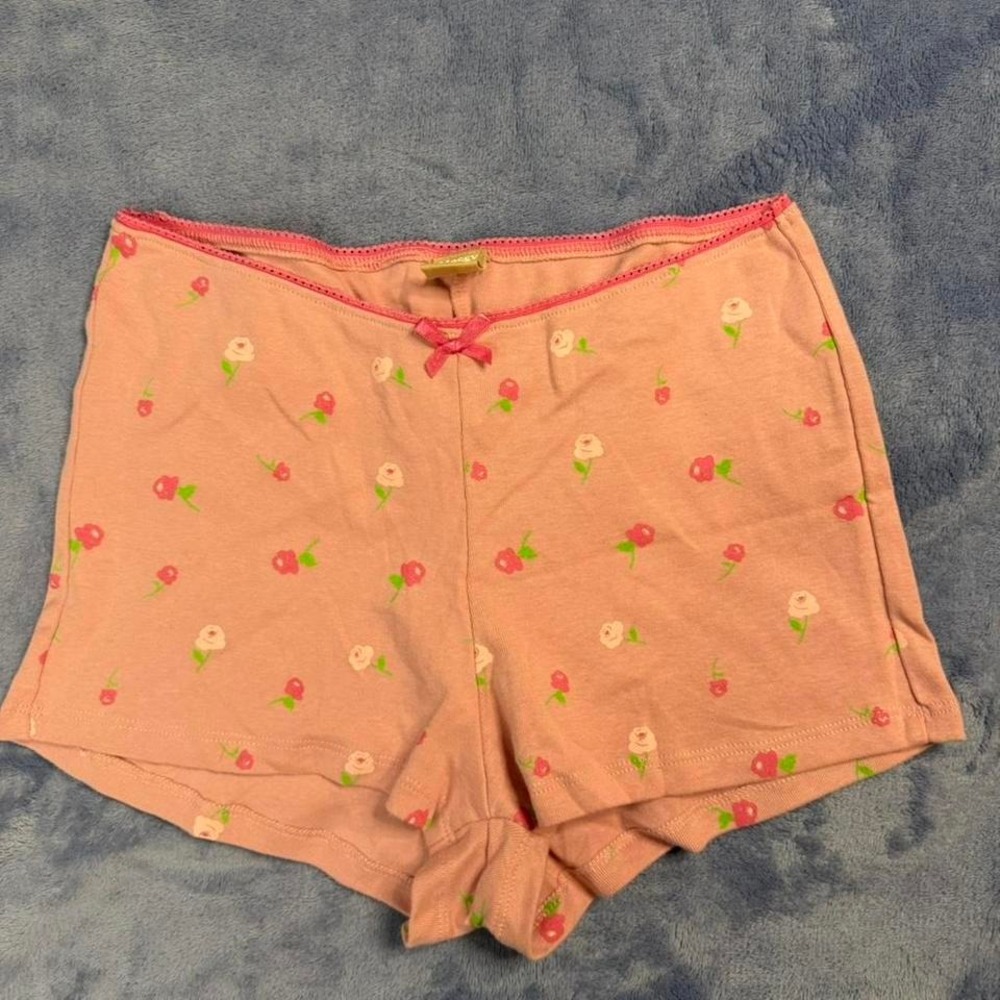 Messy‎ bun just chillin Pink floral shorts women Size: S